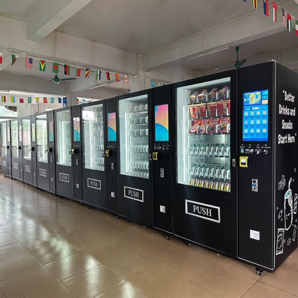 Refrigerated snack and beverages vending machine for retail use